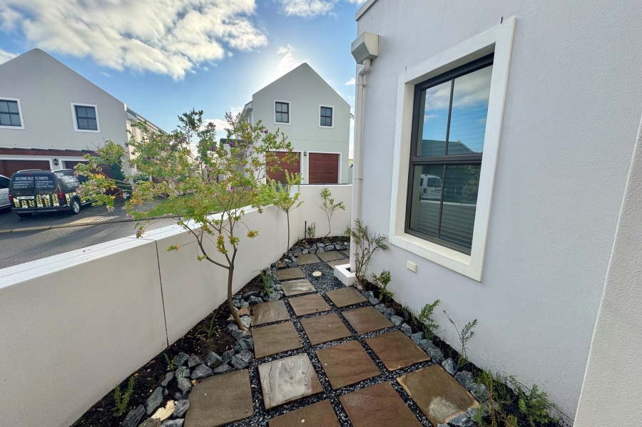 To Let 3 Bedroom Property for Rent in Graanendal Western Cape